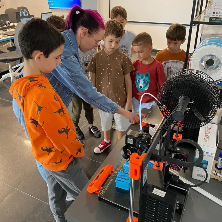 Tabără de robotică