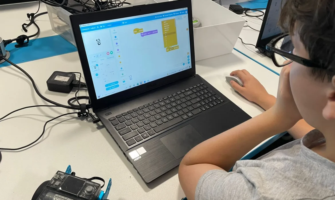 Arduino vs. MakeBlock – Ce alegem pentru copii?