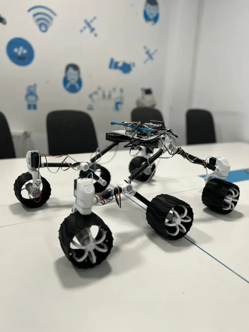 China face AI obligatoriu în școli. Ce înseamnă asta pentru copiii din România?