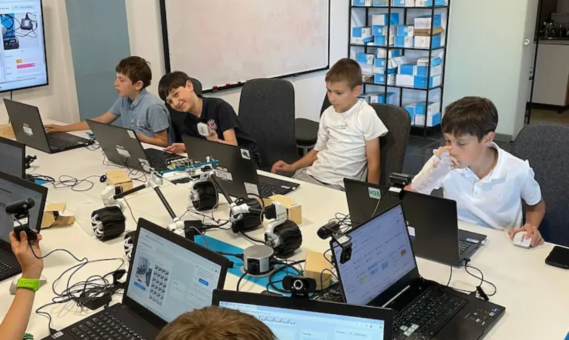 De la eșec la soluție: Ce învață copiii când robotul nu funcționează