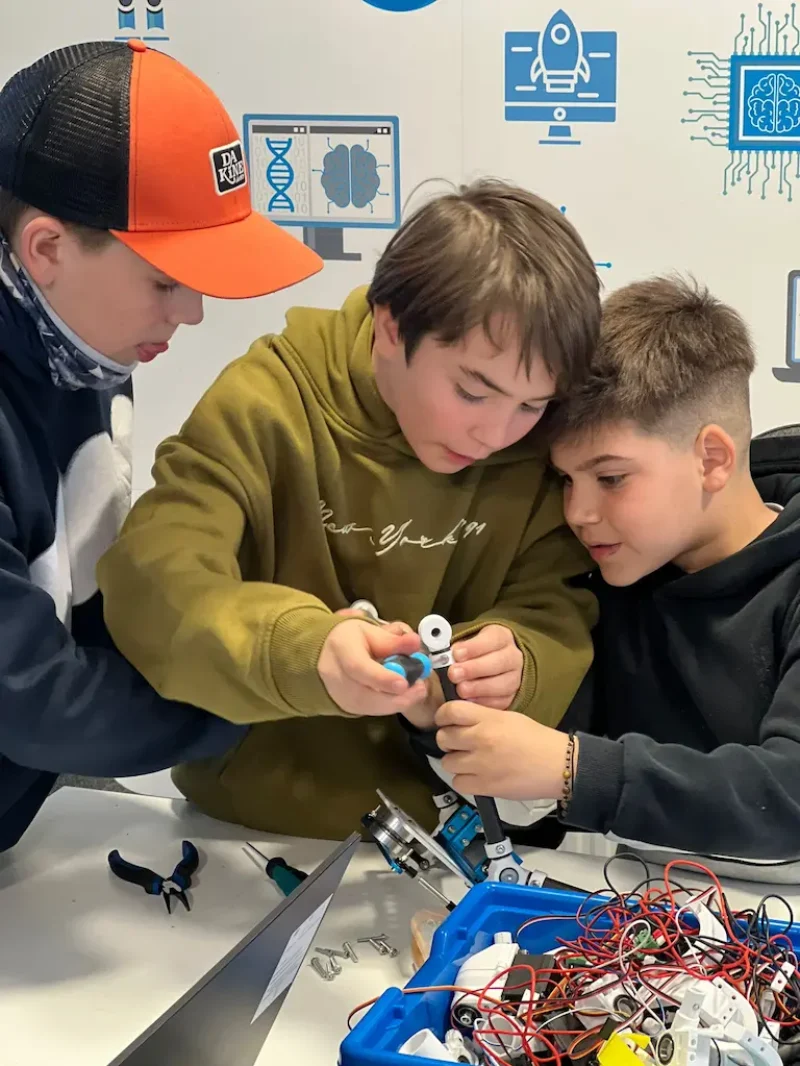 Unde poți înscrie copilul la cursuri de robotică în Cluj-Napoca