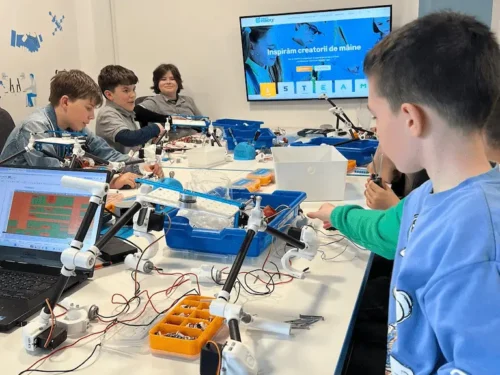 Care sunt avantajele cursurilor de robotică pentru copii oferite de Smart RobotX față de alte oferte locale?