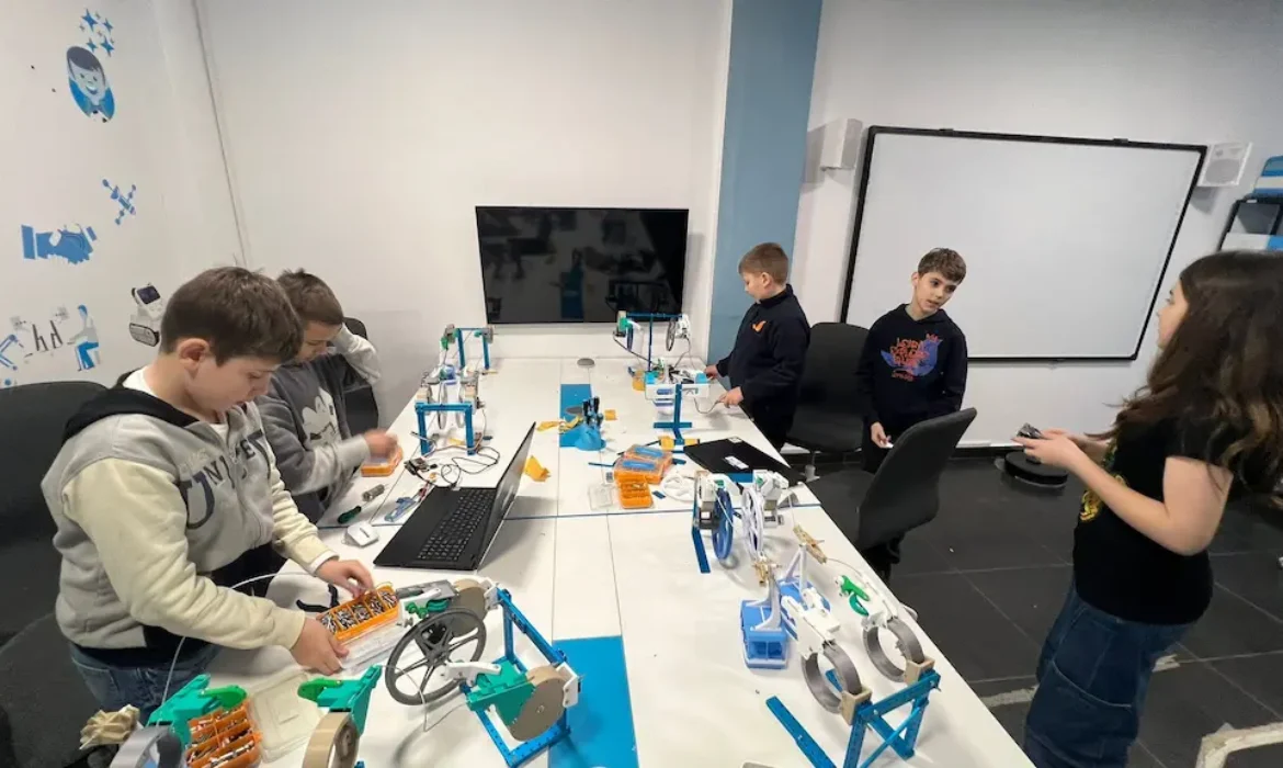 Cum pregătim copiii pentru o lume pe care încă nu o putem vedea